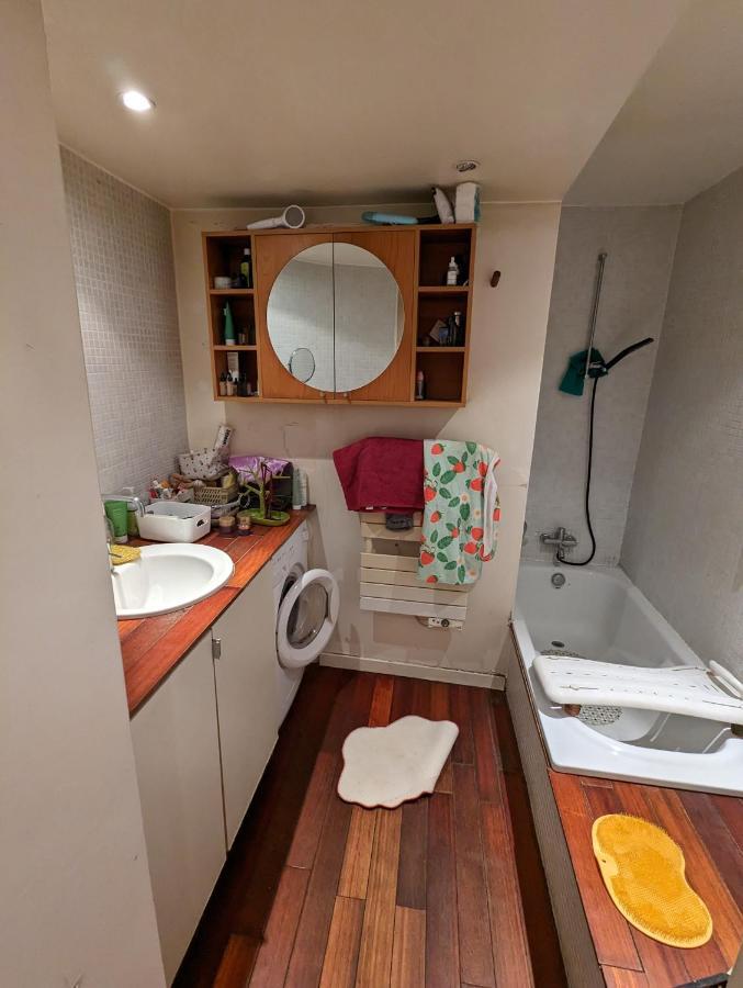 Апартаменты Chambre Canal St Martin Париж Экстерьер фото